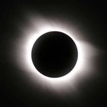Foto zeigt eine totale Sonnenfinsternis